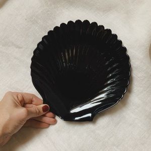 〰️ SOLD 〰️ Black Glass Shell Plate Catch-all